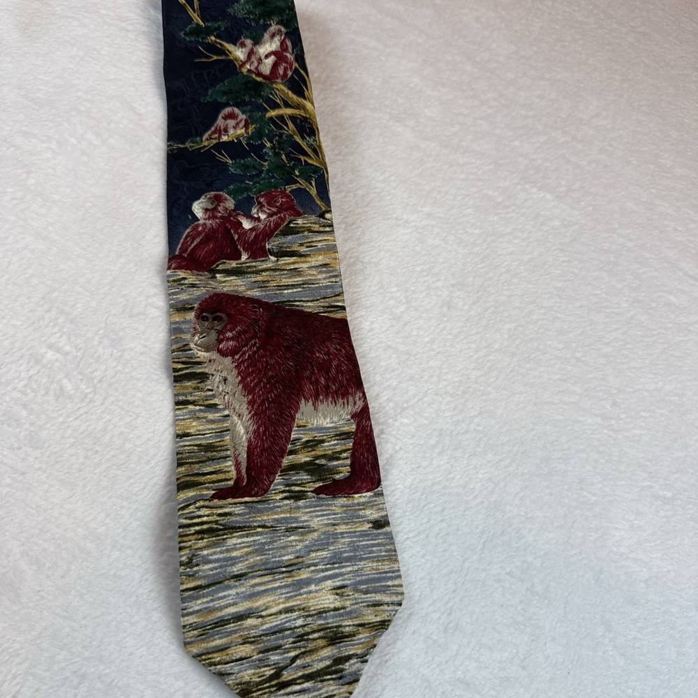 ENDANGERED SPECIES MENS SILK TIE LEADER OF THE TROOP SNOW MONKEYS PREOWNED
